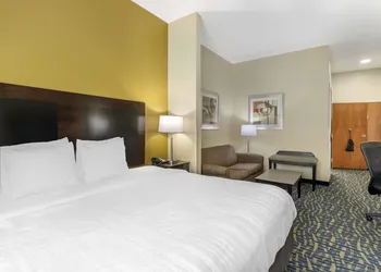 Best Western Plus Brunswick Inn & Suites hotel thumbnail 8