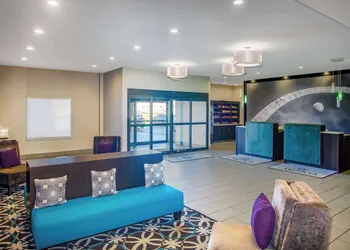 La Quinta Inn & Suites by Wyndham Pontoon Beach hotel thumbnail 2