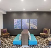 La Quinta Inn & Suites by Wyndham Pontoon Beach hotel detail image 3