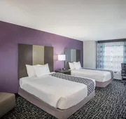 La Quinta Inn & Suites by Wyndham Pontoon Beach hotel detail image 4