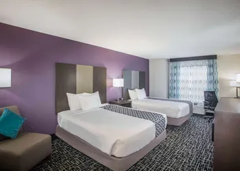 La Quinta Inn & Suites by Wyndham Pontoon Beach hotel thumbnail 4