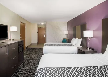 La Quinta Inn & Suites by Wyndham Pontoon Beach hotel thumbnail 7
