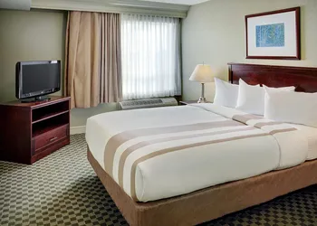 Chateau Nova Kingsway hotel thumbnail 4
