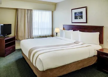 Chateau Nova Kingsway hotel thumbnail 5