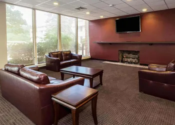 Days Inn by Wyndham Williamsport hotel thumbnail 2