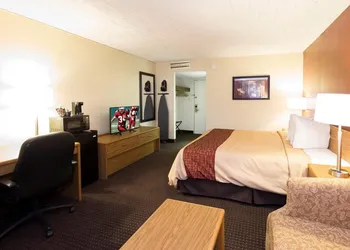 Days Inn by Wyndham Williamsport hotel thumbnail 6