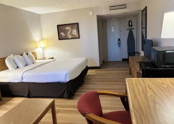 Days Inn by Wyndham Williamsport hotel thumbnail 8