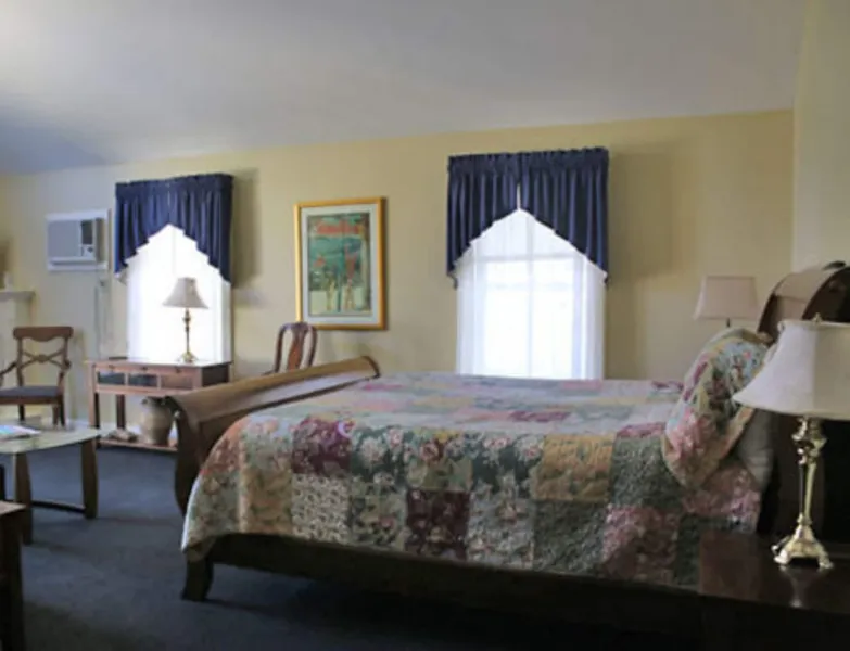 Kearsarge Inn hotel detail image 2
