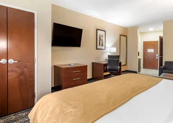Comfort Suites West Memphis I-40 I-55 hotel thumbnail 4