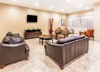 Ramada by Wyndham College Station hotel thumbnail 2