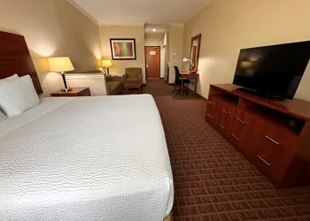 Ramada by Wyndham College Station hotel thumbnail 6