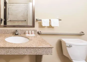 Ramada by Wyndham College Station hotel thumbnail 8