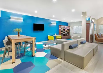 Microtel Inn & Suites by Wyndham Austin Airport hotel thumbnail 3