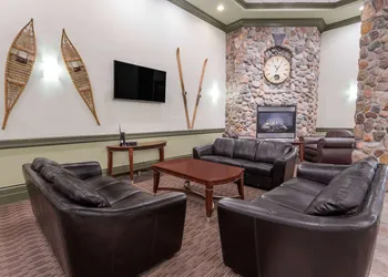 Ramada by Wyndham Hinton hotel thumbnail 2