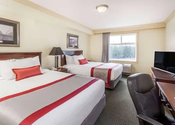 Ramada by Wyndham Hinton hotel thumbnail 3