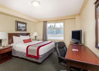 Ramada by Wyndham Hinton hotel thumbnail 4