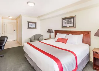 Ramada by Wyndham Hinton hotel thumbnail 5