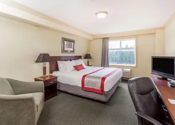 Ramada by Wyndham Hinton hotel thumbnail 6