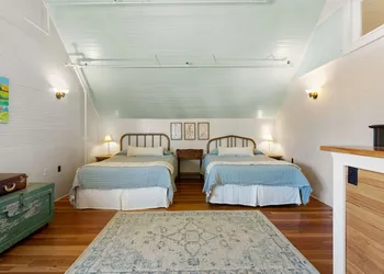 Mccloud Mercantile Hotel hotel thumbnail 3
