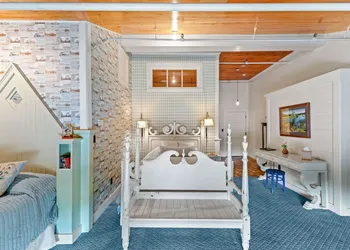 Mccloud Mercantile Hotel hotel thumbnail 7