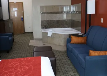 Comfort Suites Roswell North hotel thumbnail 6