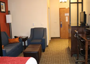 Comfort Suites Roswell North hotel thumbnail 8