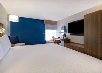 Holiday Inn Express & Suites Kansas City KU Medical Center by IHG hotel thumbnail 2