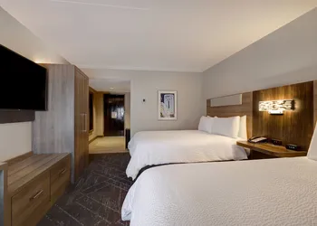 Holiday Inn Express & Suites Kansas City KU Medical Center by IHG hotel thumbnail 3