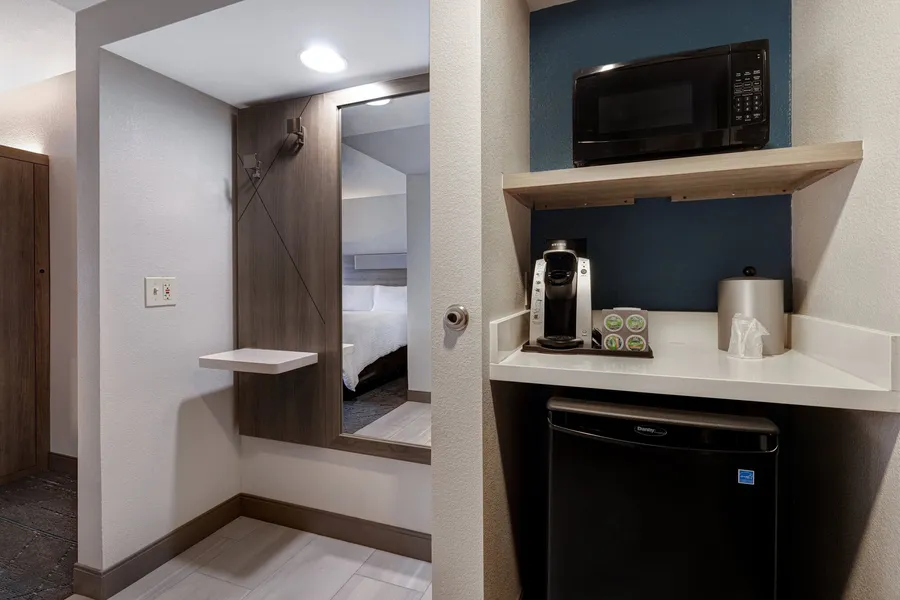 Holiday Inn Express & Suites Kansas City KU Medical Center by IHG hotel detail image 6