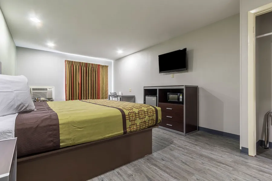 Scottish Inn and Suites hotel detail image 6
