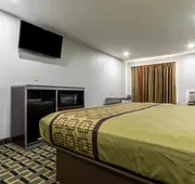 Scottish Inn and Suites hotel detail image 7