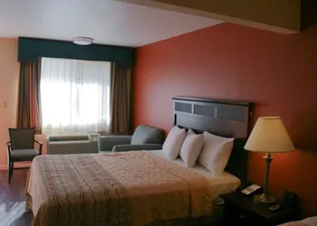 Valley Oaks Inn Woodland hotel thumbnail 3