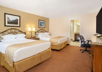 Travelodge by Wyndham Hawthorne hotel thumbnail 6
