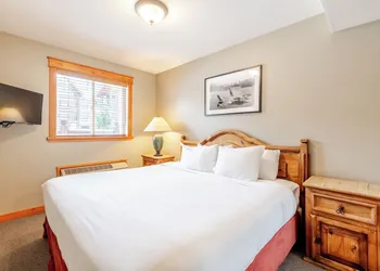 Lizard Creek Lodge hotel thumbnail 2