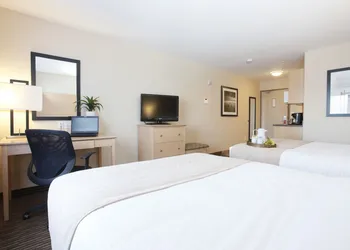 Vegreville Suites hotel thumbnail 3