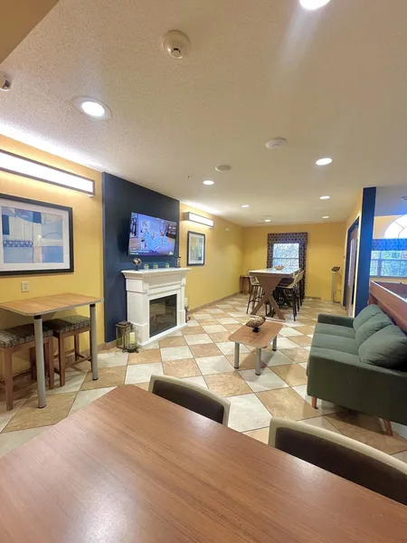 Microtel Inn & Suites by Wyndham Chili/Rochester Airport hotel detail image 2