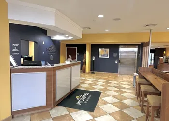 Microtel Inn & Suites by Wyndham Chili/Rochester Airport hotel thumbnail 3