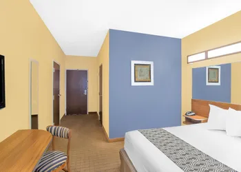 Microtel Inn & Suites by Wyndham Chili/Rochester Airport hotel thumbnail 5