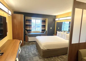 Microtel Inn & Suites by Wyndham Chili/Rochester Airport hotel thumbnail 6