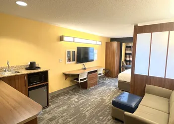 Microtel Inn & Suites by Wyndham Chili/Rochester Airport hotel thumbnail 7