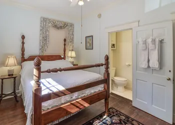 Cedars of Williamsburg Bed & Breakfast hotel thumbnail 5