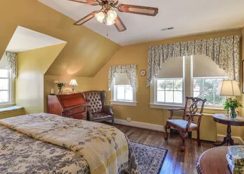 Cedars of Williamsburg Bed & Breakfast hotel thumbnail 8