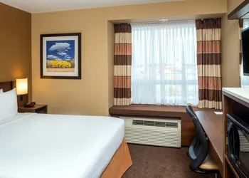 Microtel Inn & Suites by Wyndham Red Deer hotel thumbnail 7