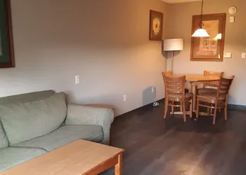 Wingate by Wyndham Bentonville AR hotel thumbnail 3