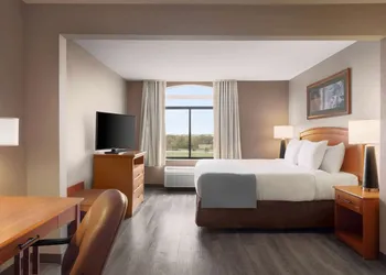 Wingate by Wyndham Bentonville AR hotel thumbnail 5
