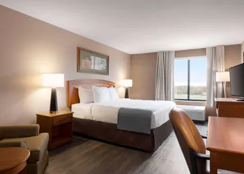 Wingate by Wyndham Bentonville AR hotel thumbnail 6