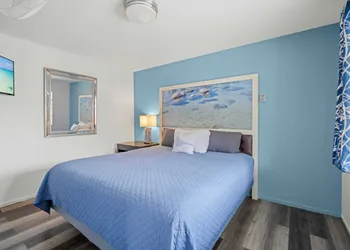 Bluebird Day Inn & Suites hotel thumbnail 3