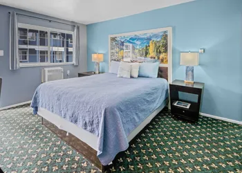 Bluebird Day Inn & Suites hotel thumbnail 4