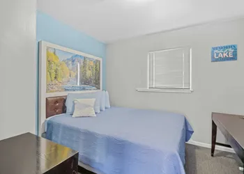 Bluebird Day Inn & Suites hotel thumbnail 6