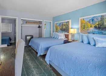 Bluebird Day Inn & Suites hotel thumbnail 8